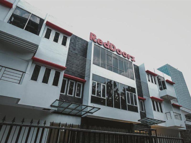 Reddoorz Plus Near Plaza Blok M Джакарта Экстерьер фото
