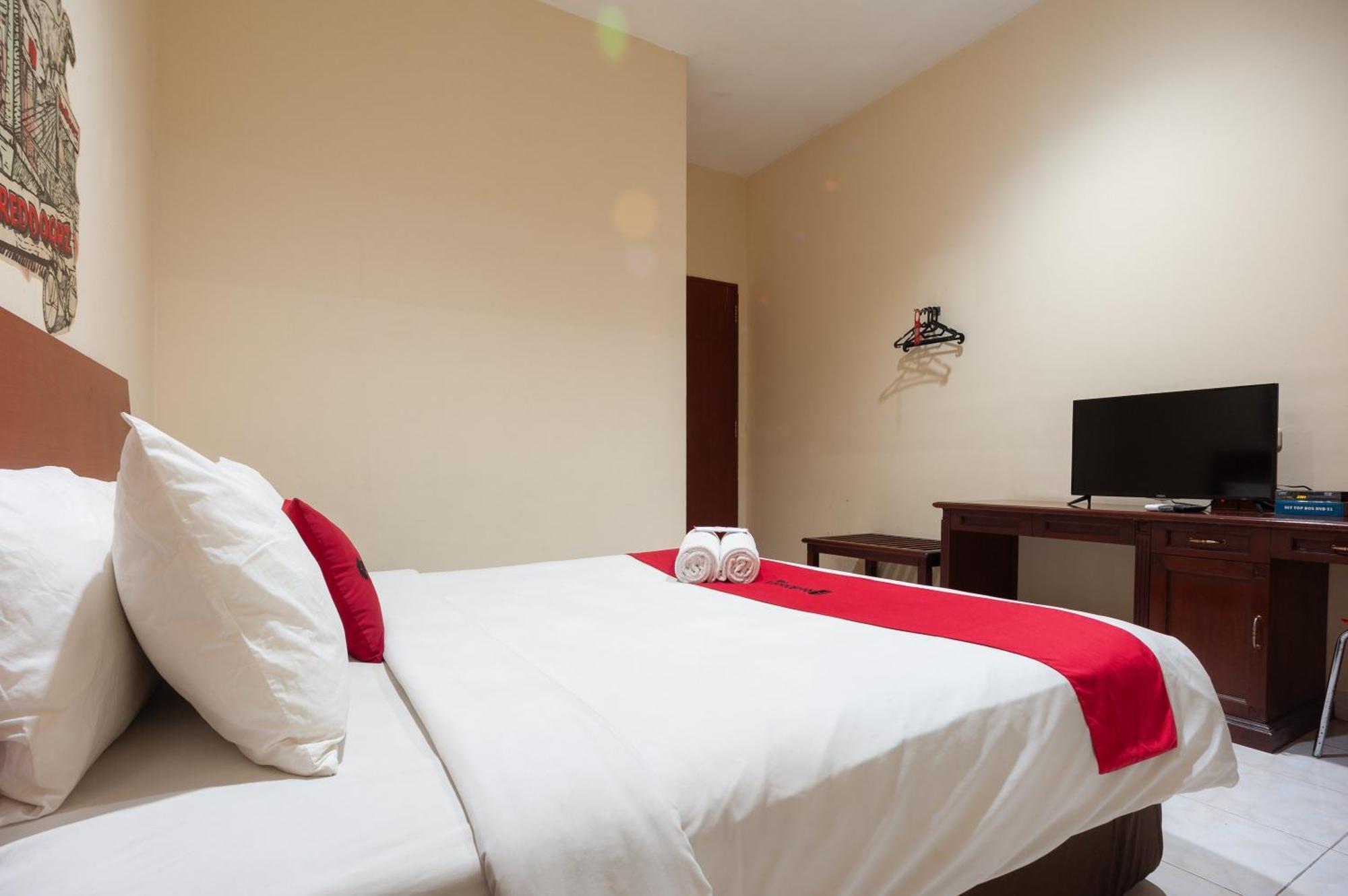 Reddoorz Plus Near Plaza Blok M Джакарта Экстерьер фото