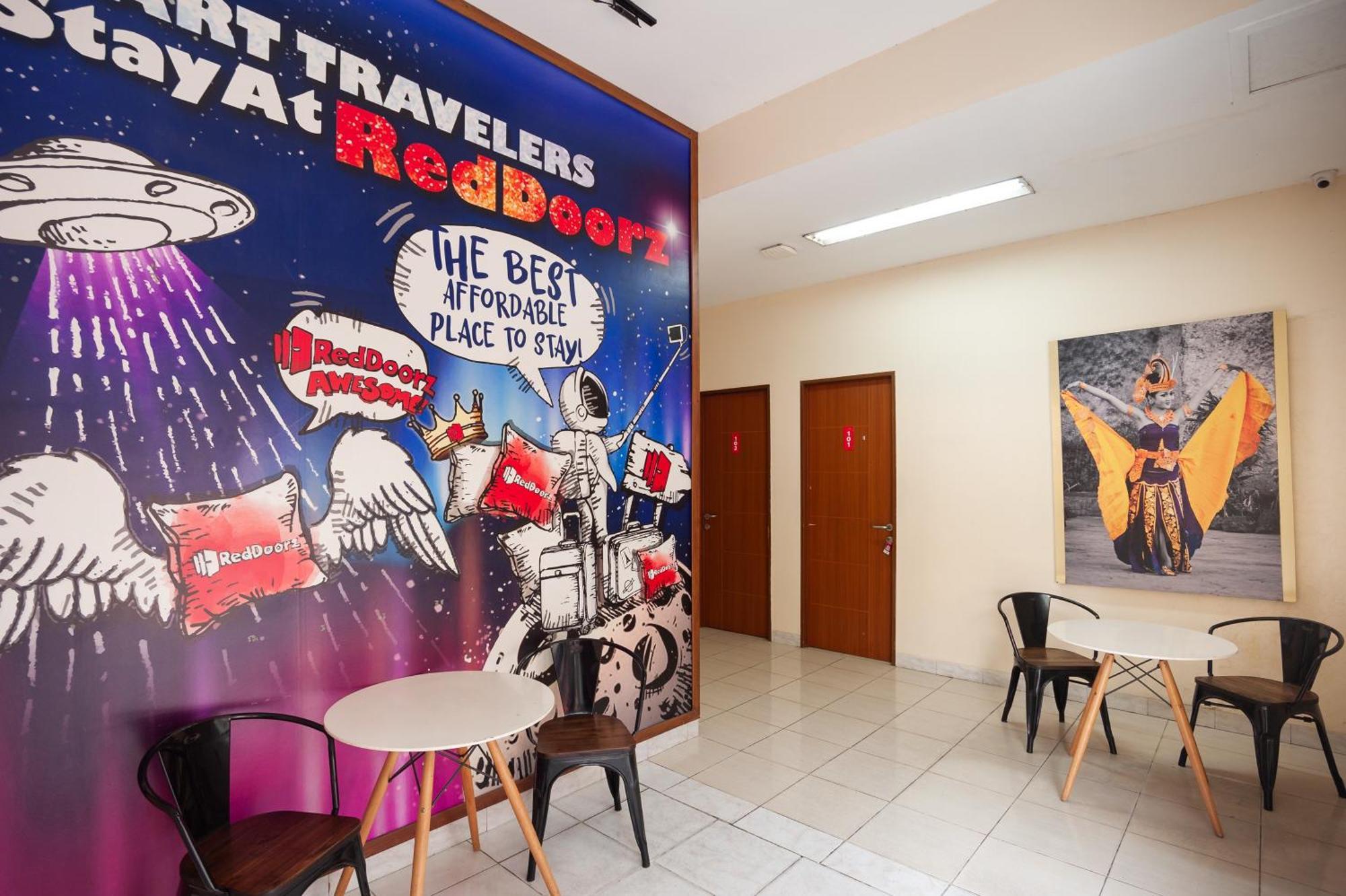 Reddoorz Plus Near Plaza Blok M Джакарта Экстерьер фото