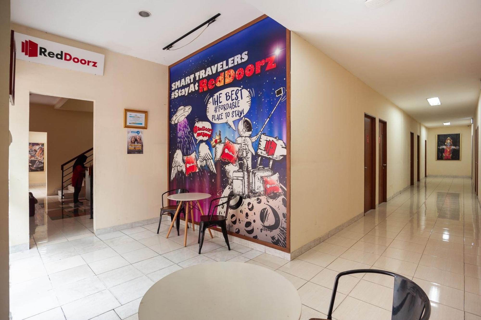 Reddoorz Plus Near Plaza Blok M Джакарта Экстерьер фото