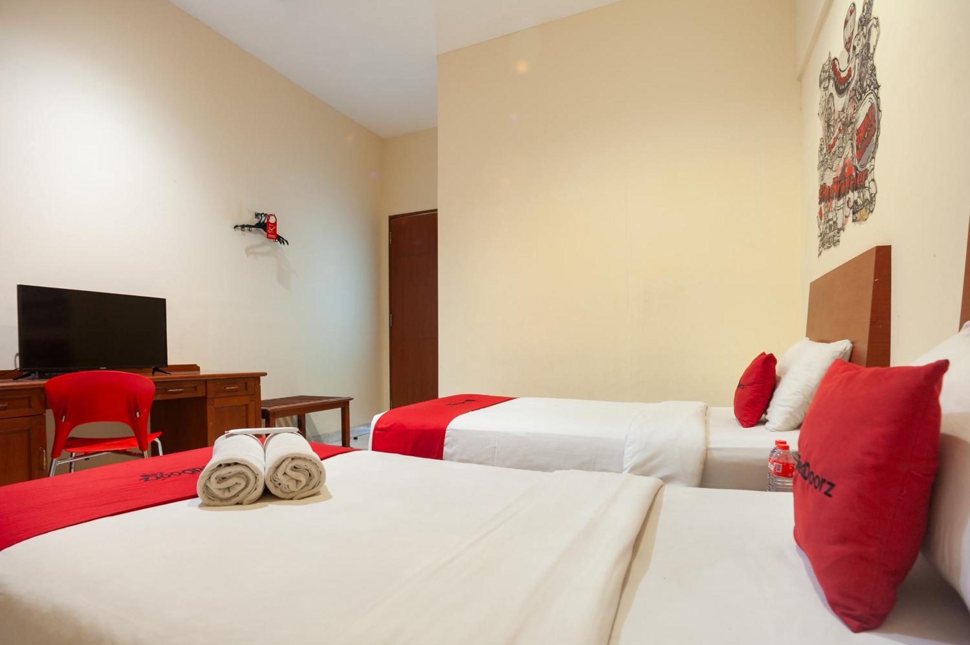 Reddoorz Plus Near Plaza Blok M Джакарта Экстерьер фото