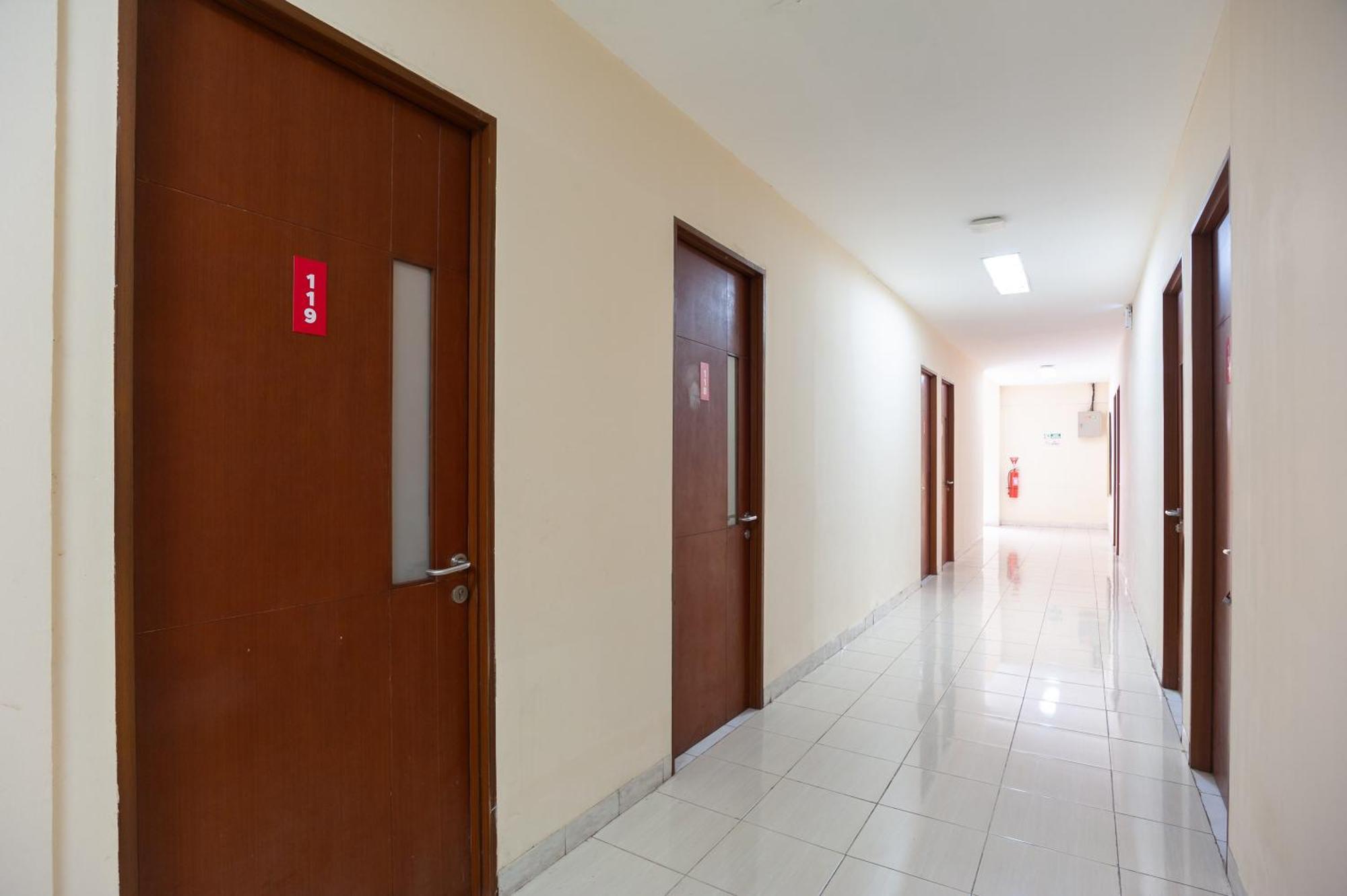 Reddoorz Plus Near Plaza Blok M Джакарта Экстерьер фото