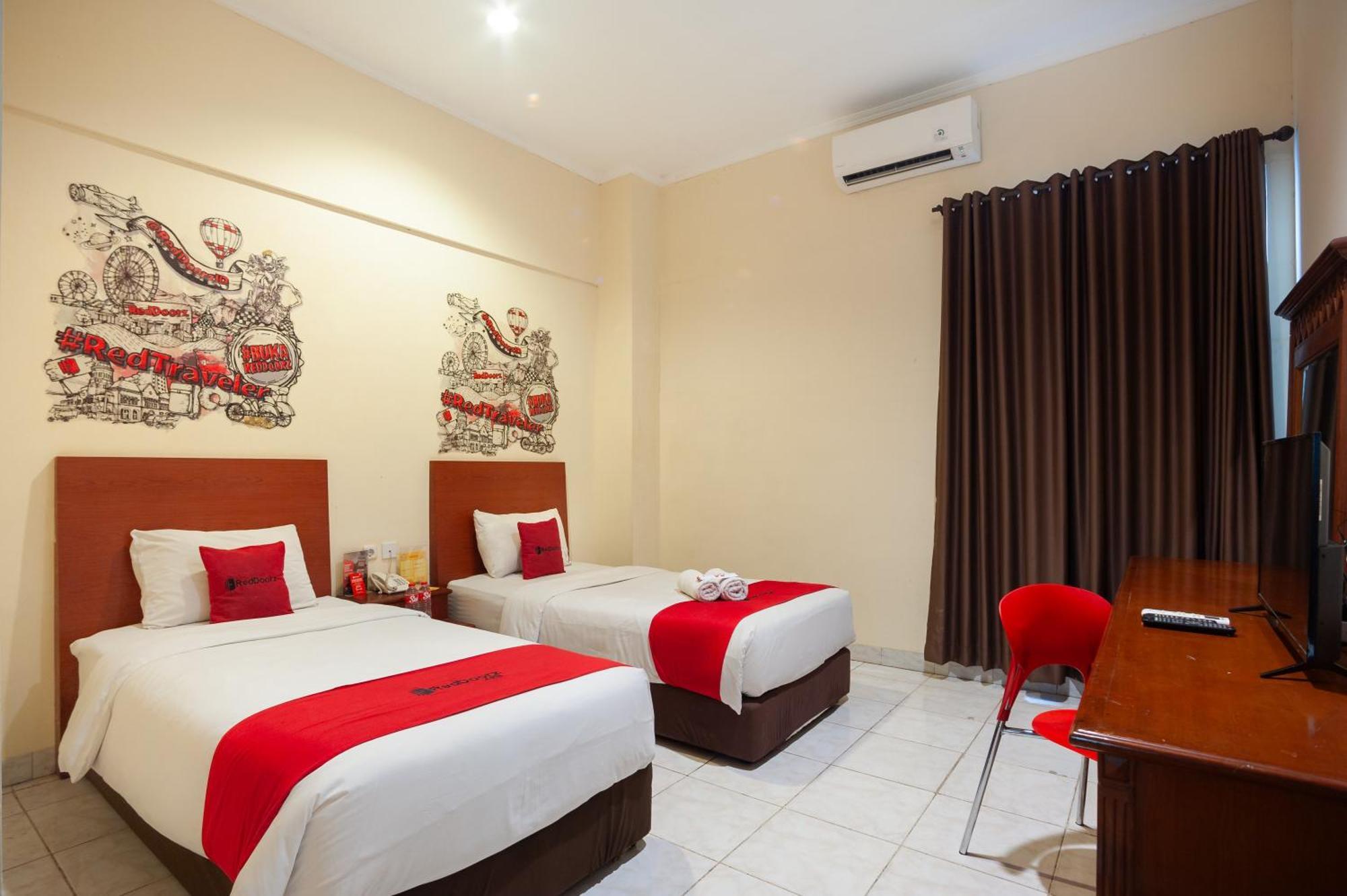 Reddoorz Plus Near Plaza Blok M Джакарта Экстерьер фото