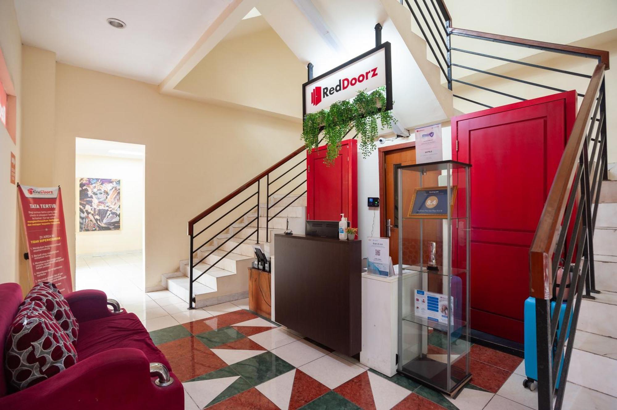 Reddoorz Plus Near Plaza Blok M Джакарта Экстерьер фото