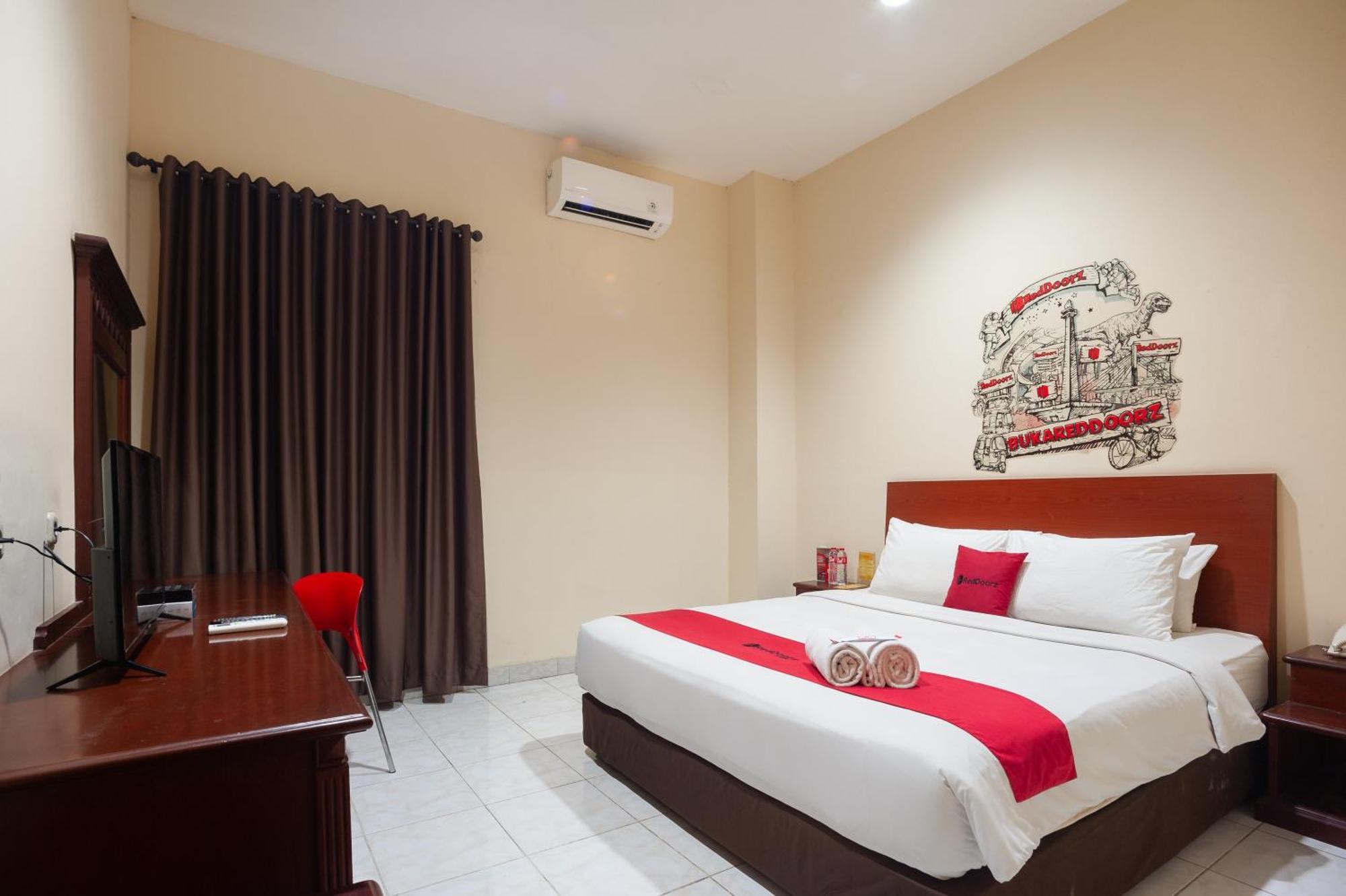Reddoorz Plus Near Plaza Blok M Джакарта Экстерьер фото