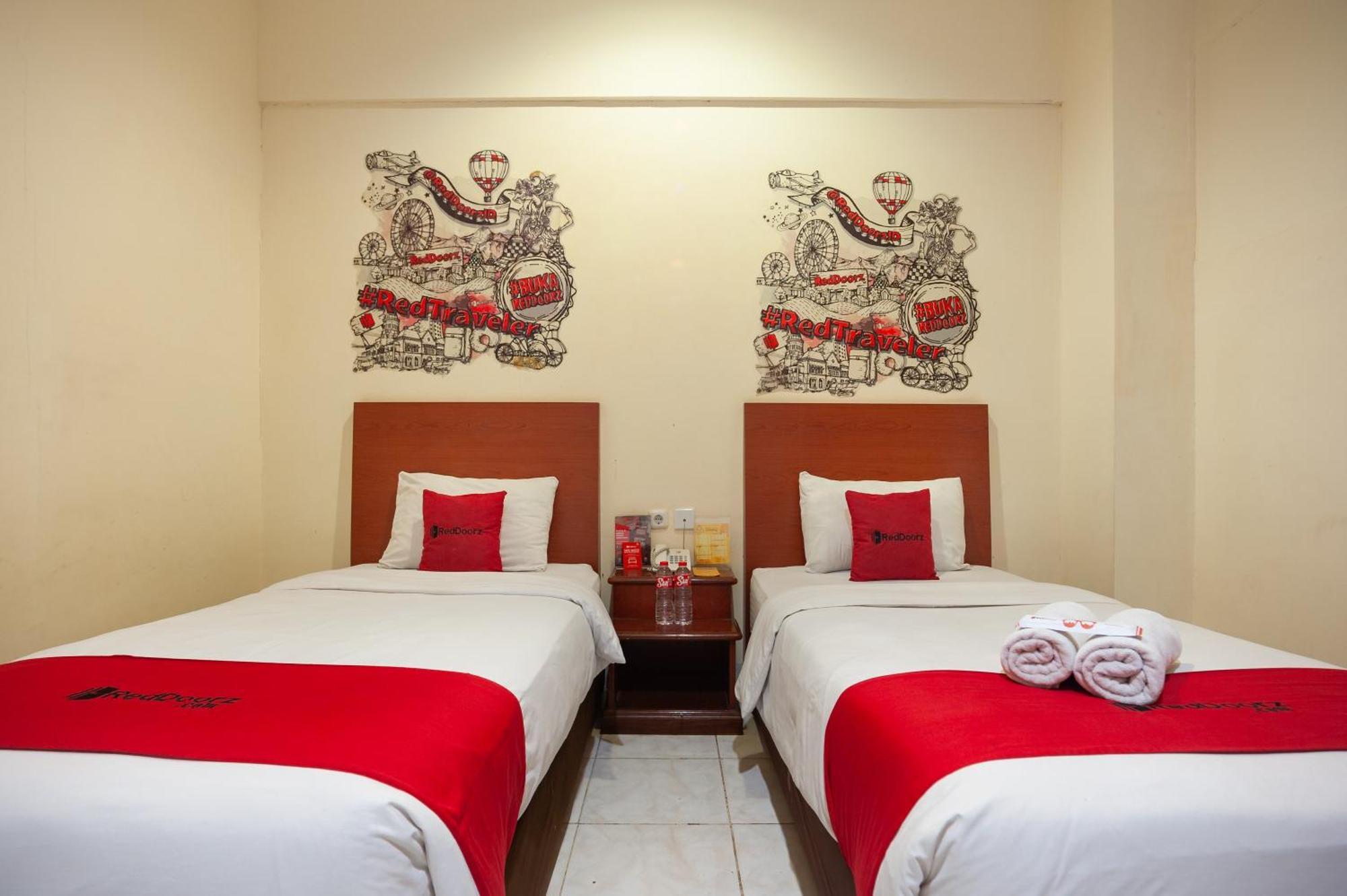 Reddoorz Plus Near Plaza Blok M Джакарта Экстерьер фото