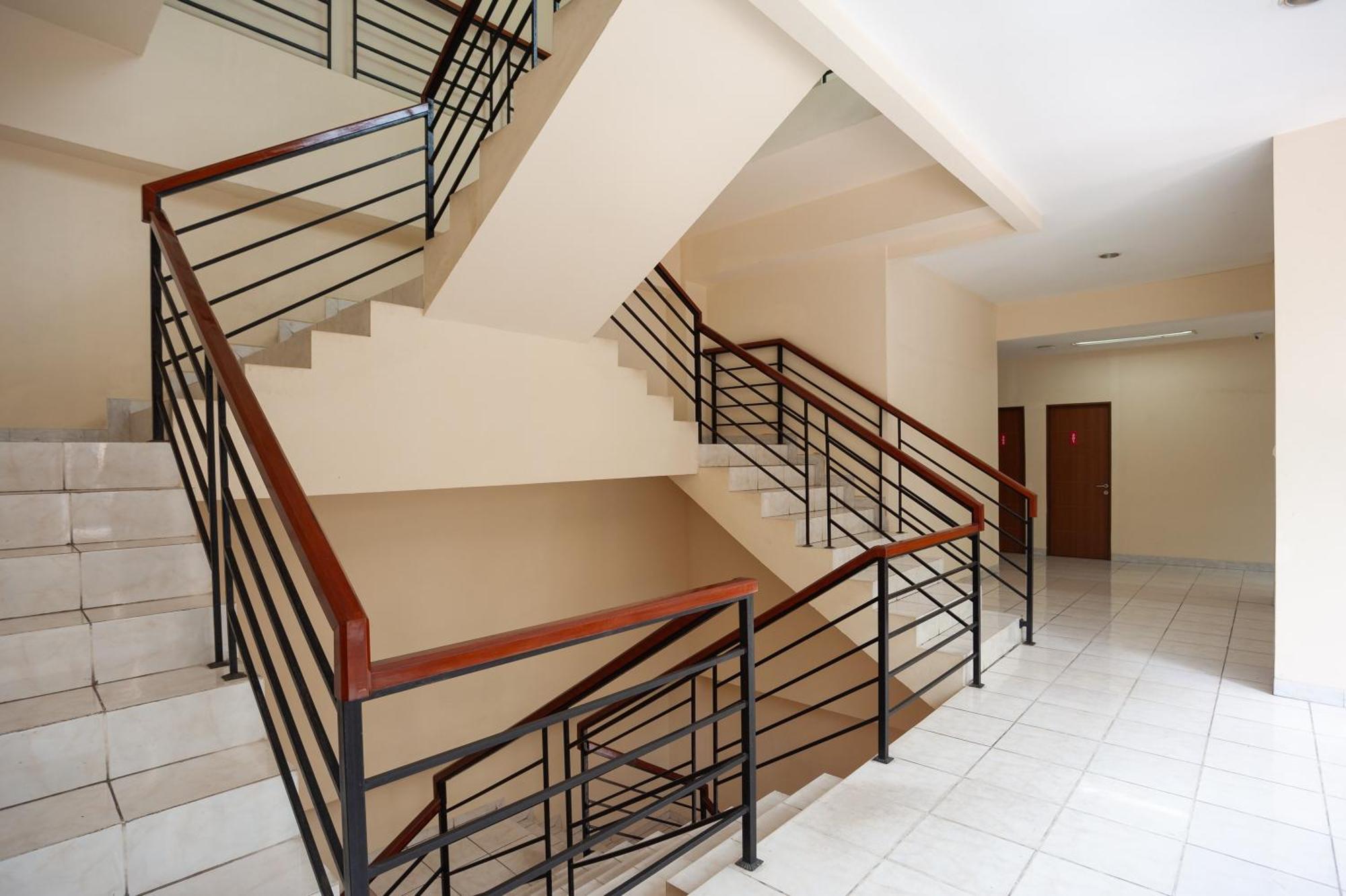 Reddoorz Plus Near Plaza Blok M Джакарта Экстерьер фото